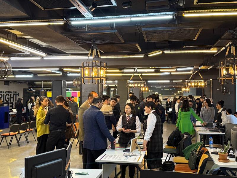 "Demo Day" başladı- Finala çıxan 30 layihə sərgidə nümayiş olunur