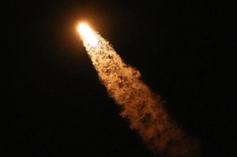 "SpaceX" "Falcon 9" raketini buraxıb