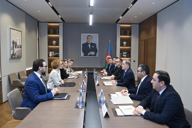 Ceyhun Bayramov NATO Baş katibinin müavini ilə görüşüb