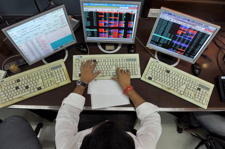 Qiymətli kağızlar bazarında ticarət yalnız elektron formada aparılacaq