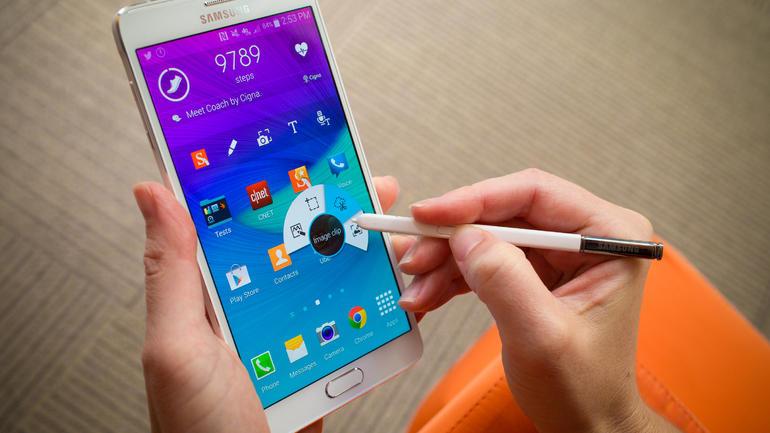 Samsung smartfon satışına görə lider olub