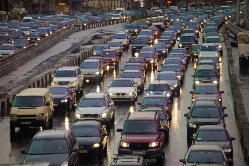 Sürücülər tıxaclar barədə yeni metodla məlumatlandırılacaq